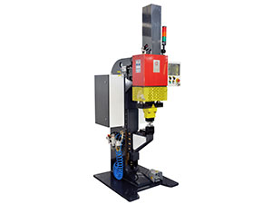 Máquina remachadora